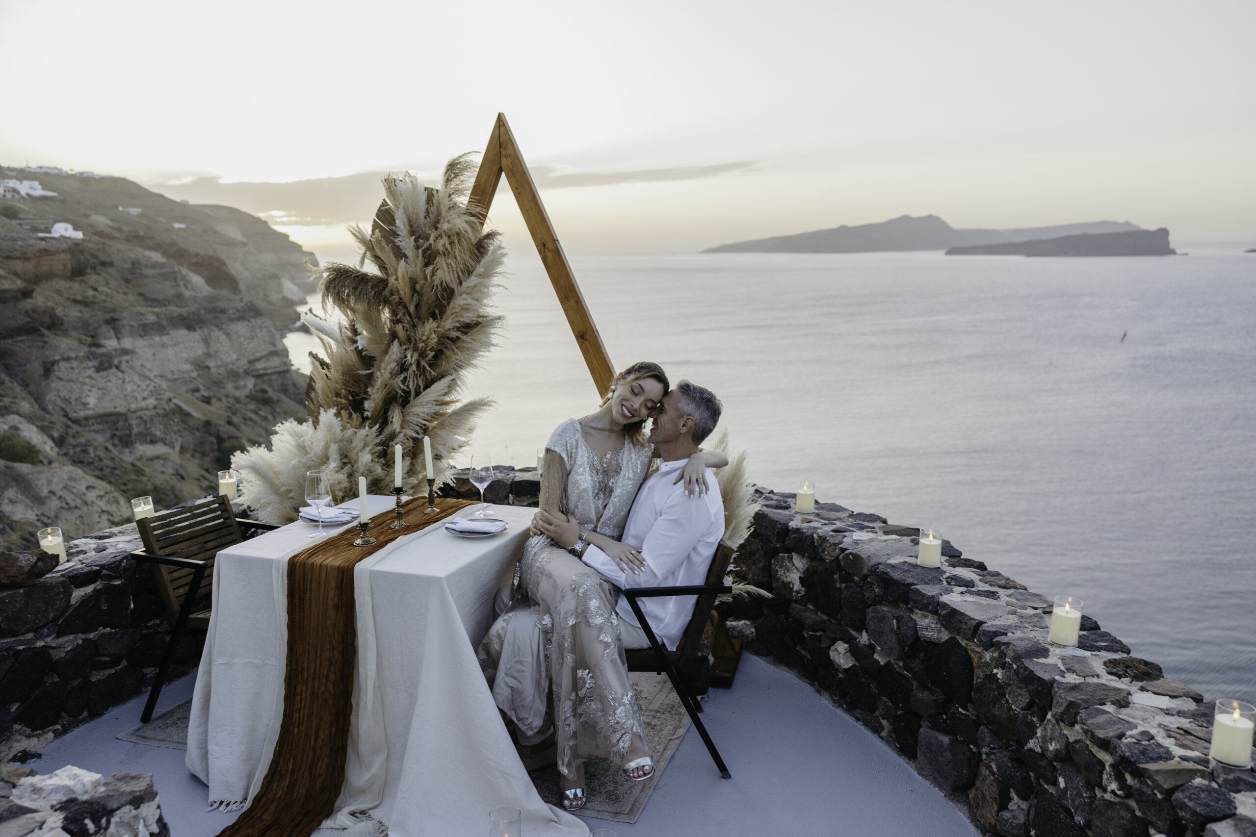 11santorini-love-tales-elopements-nikos-korakakis