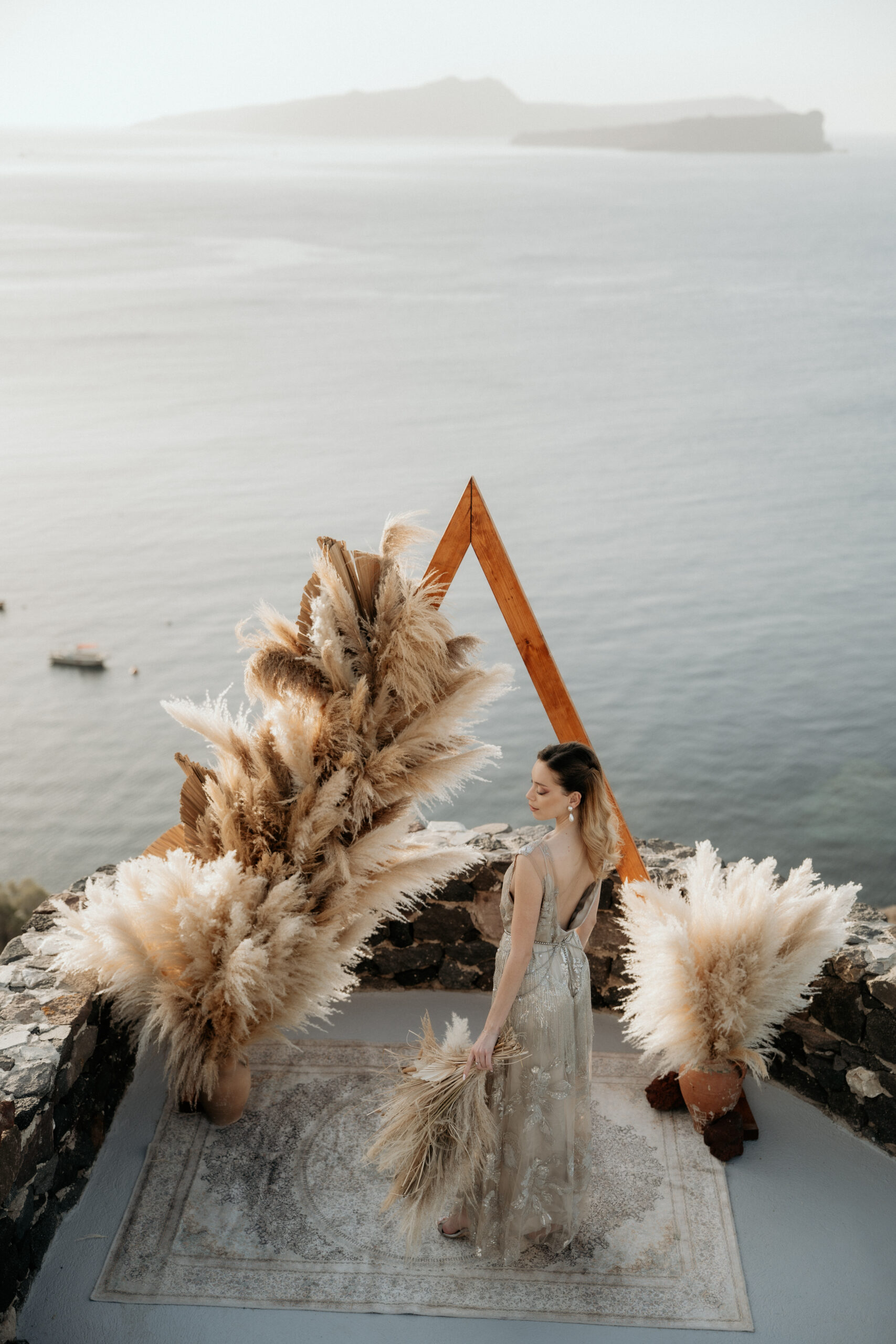 14santorini-love-tales-elopements-nikos-korakakis