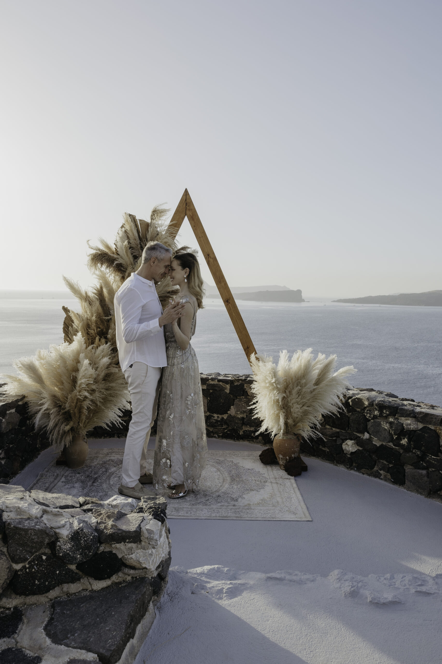 1santorini-love-tales-elopements-nikos-korakakis