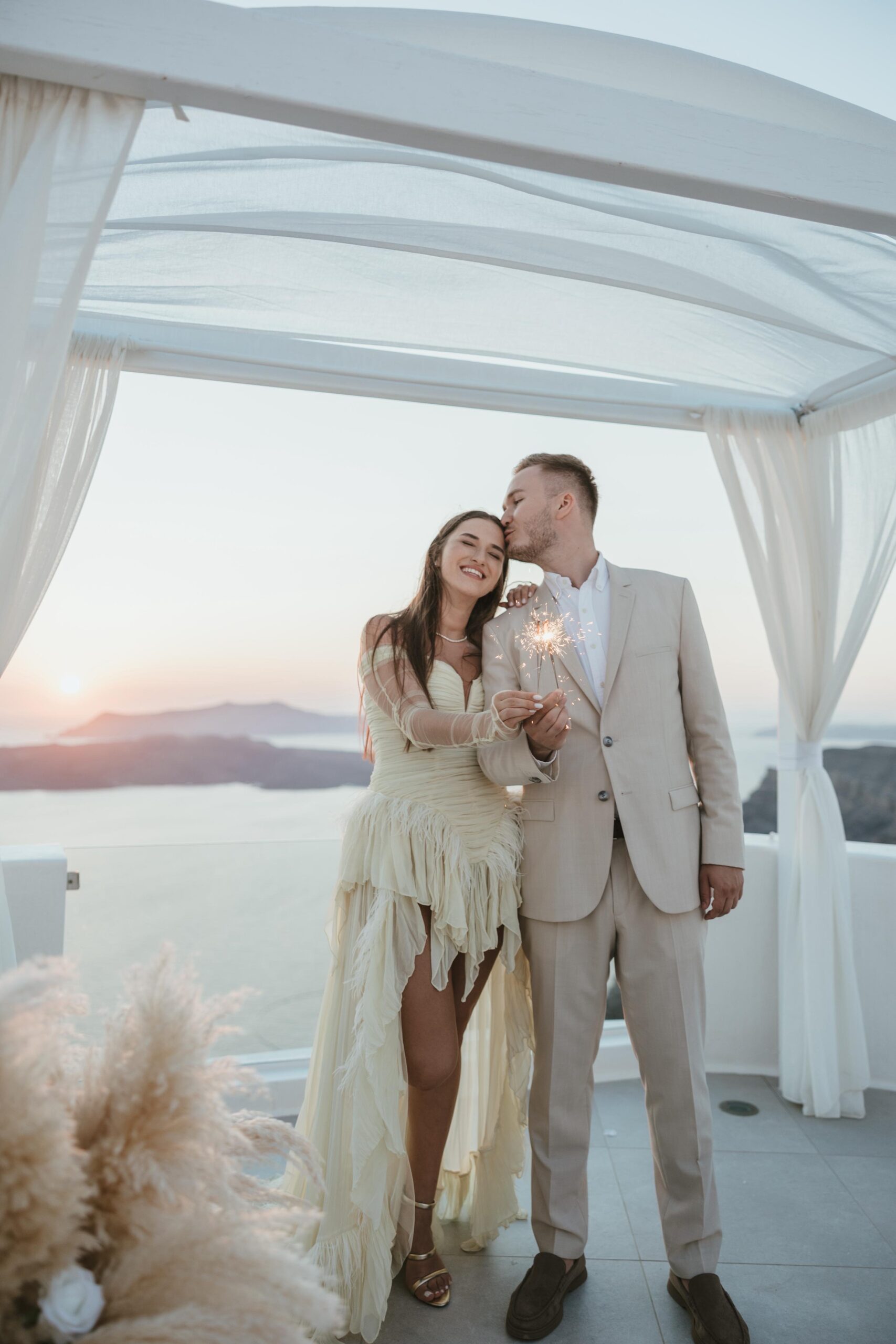 28santorini-love-tales-elopements-nikos-korakakis