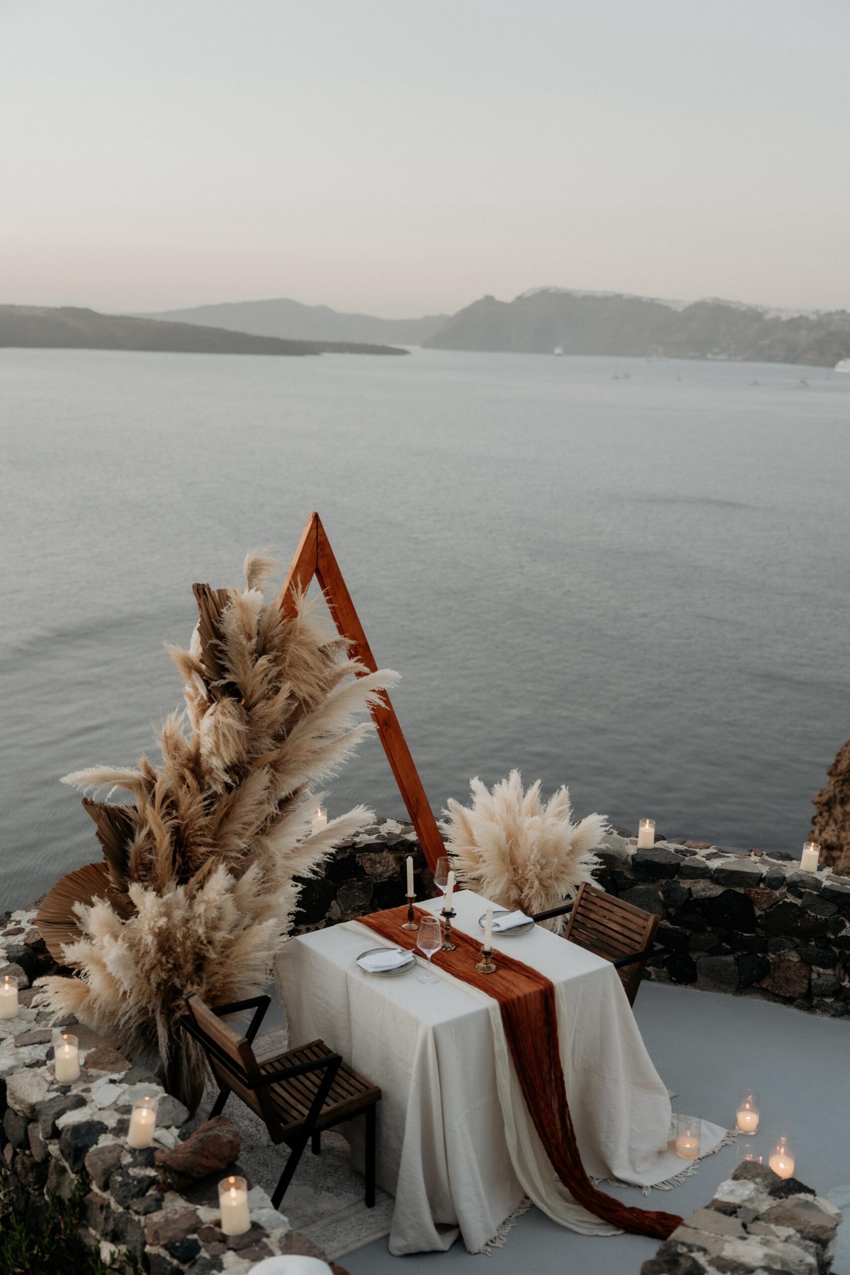 36santorini-love-tales-elopements-nikos-korakakis