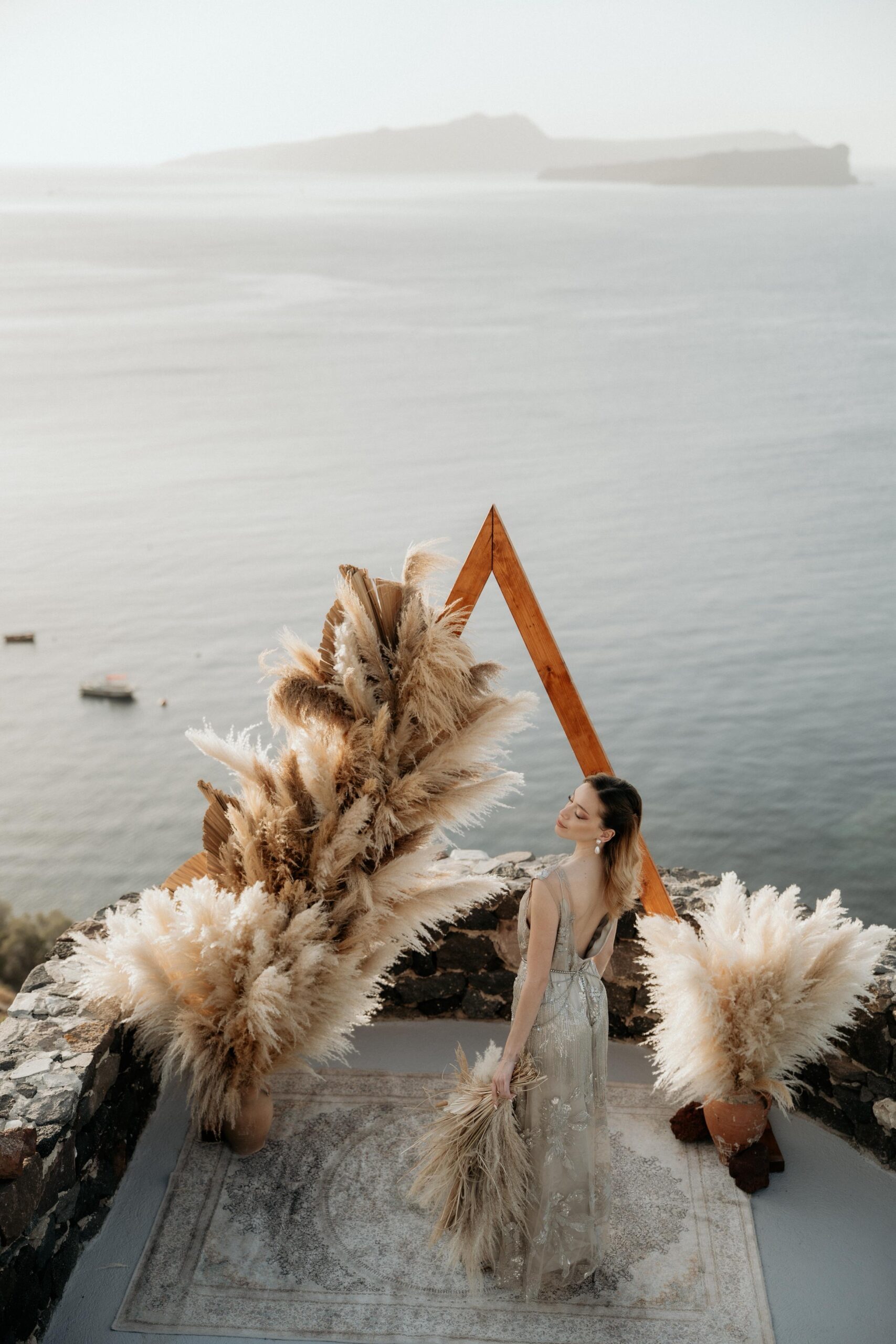 40santorini-love-tales-elopements-nikos-korakakis