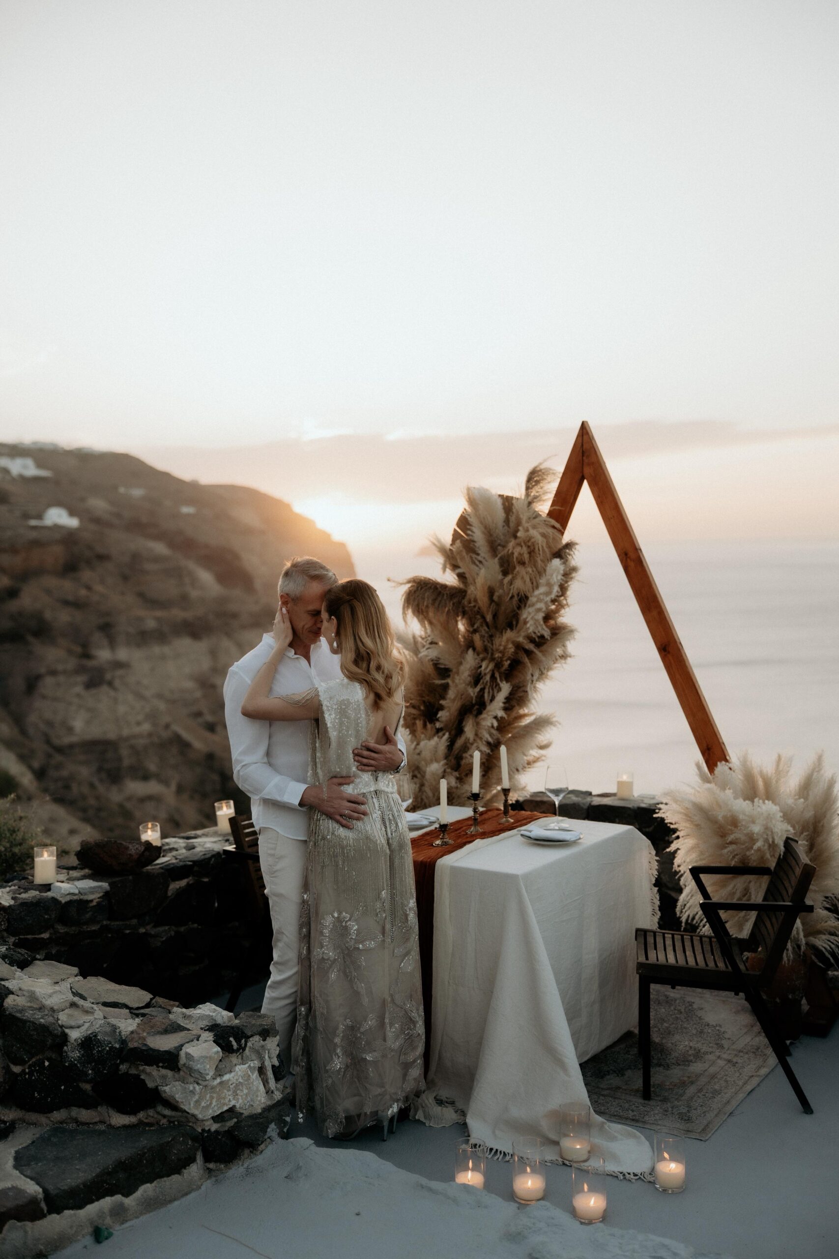 41santorini-love-tales-elopements-nikos-korakakis