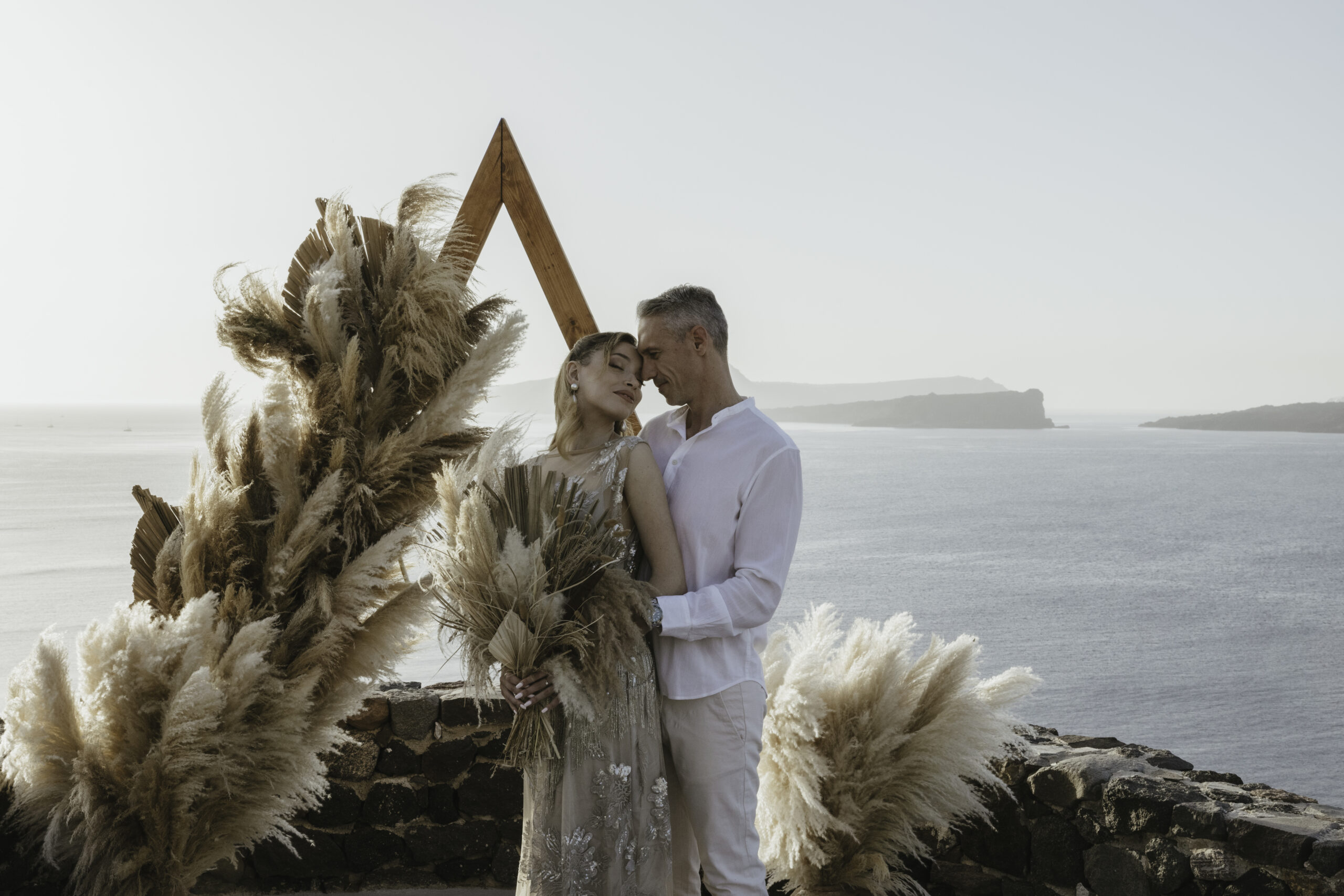 4santorini-love-tales-elopements-nikos-korakakis