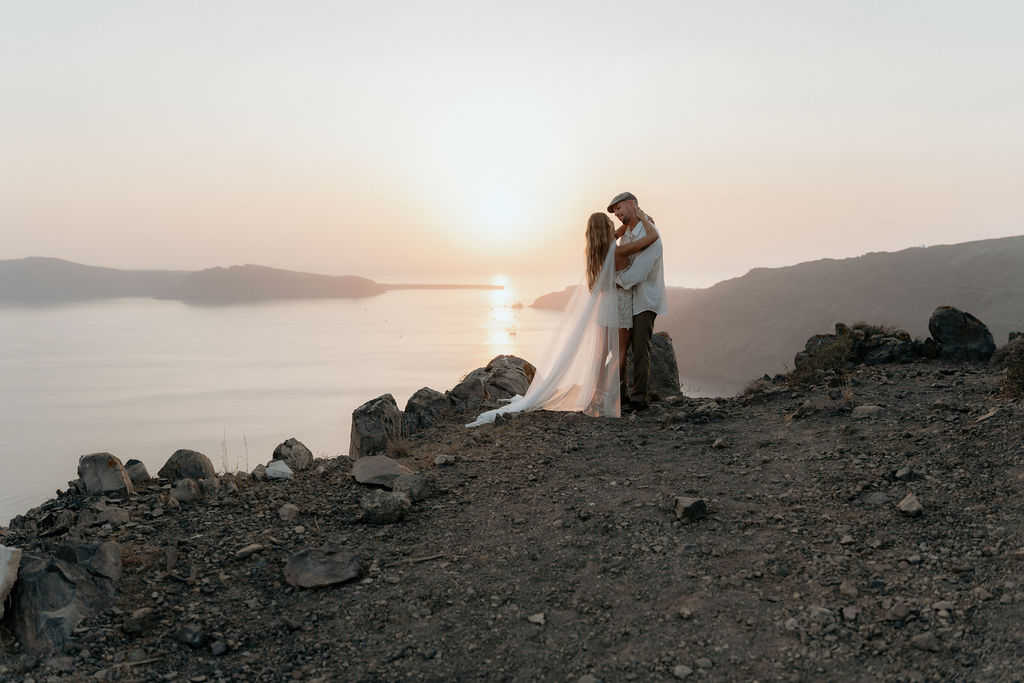 63santorini-love-tales-elopements-nikos-korakakis
